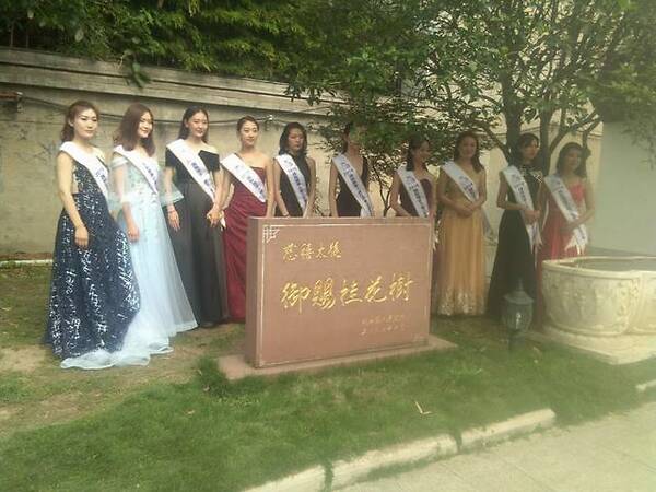 礼仪职中教师参加武侯区中等职业学校教师技能竞赛展风采‘太阳成tyc7111cc’(图2) 太阳成tyc7111cc